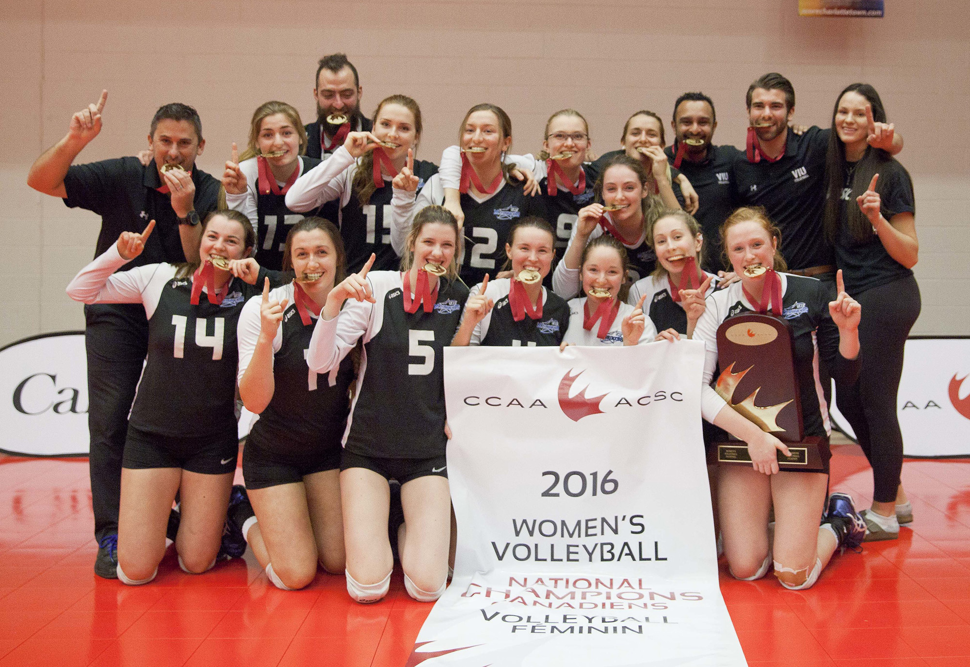 2016 VIU Mariners Women's Volleyball - CCAA Gold Medallists